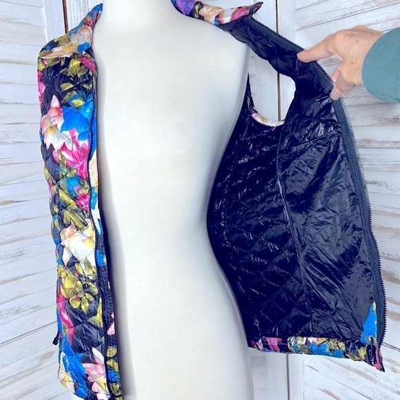 THE NORTH FACE l Floral Vest Thermoball Small New with out Tags - Picture 7 of 13